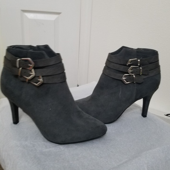 A.N.A Ryder Short Suede Bootie - Picture 4 of 5